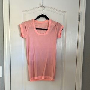 Lululemon Run Swiftly coral short sleeves. Size 6